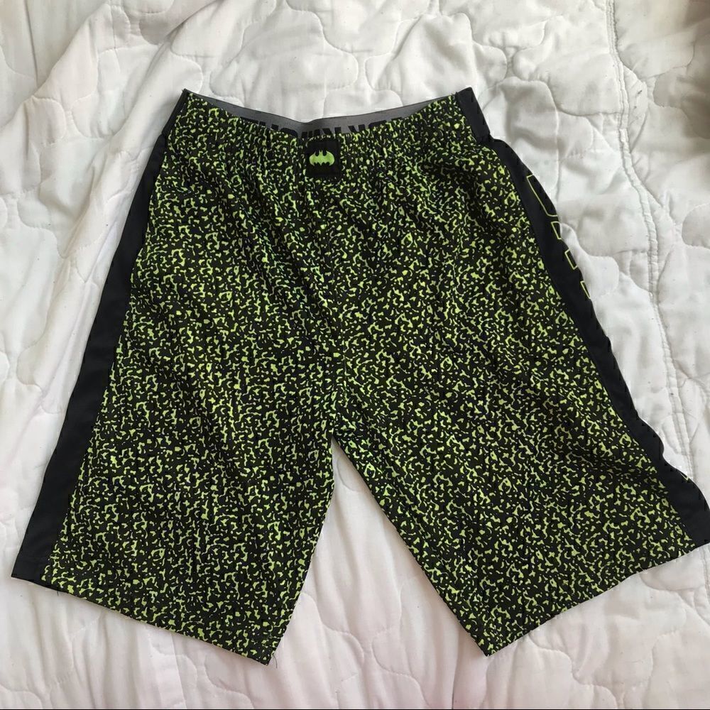 Batman boys shorts size 10 - Picture 2 of 3